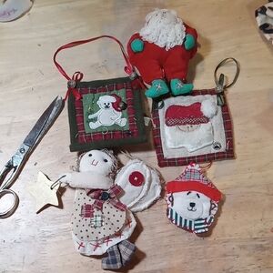 (367) Festive Holiday Ornaments Set - Red, Green, White
